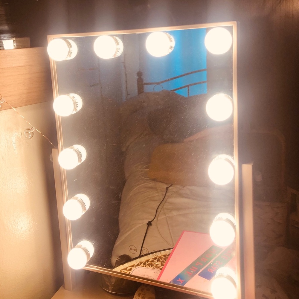 Makeup vanity